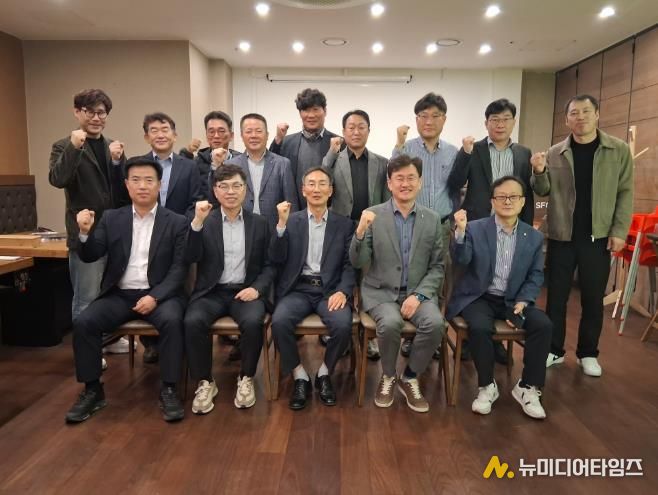 이경열 천안시 도시주택국장과 방효찬 아산시 도시개발국장 등 천안·아산시 도시발전부서가 인접 도시 간의 지속 가능한 공동 발전 방안을 모색했다.