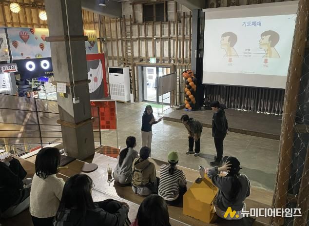 순천시(시장 노관규)는 지난 6일 청춘창고에서 입점자 16명을 대상으로 화재 예방 소방교육 및 응급상황 대비 안전교육을 실시했다. 이번 교육은 입점자의 안전의식 향상과 안전사고 예방을 위해 마련됐다.