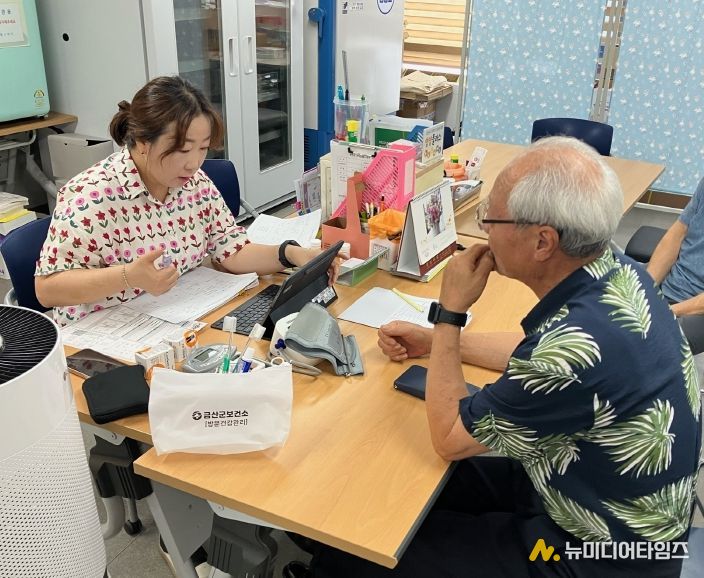 인공지능-사물인터넷 기반 어르신 건강관리 자체 대면 평가 모습