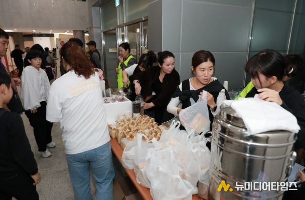 청송 미래교육지구 마을학교 행사 수익금, 장학금 기부