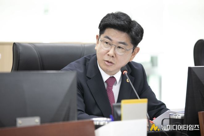 경기도의회 미래과학협력위원회 소속 윤충식 의원(국민의힘, 포천1)