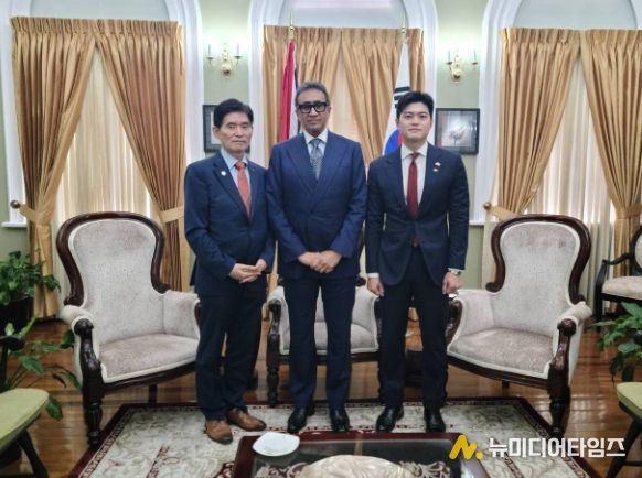 김용태 의원과 트리비다드 토바고 하원의장 면담(좌로부터 주 트리니다드 토바고 대한민국 권세중 대사, Jagdeo Singh 작데오 싱 트리니다드토바고 하원의장, 김용태 의원)