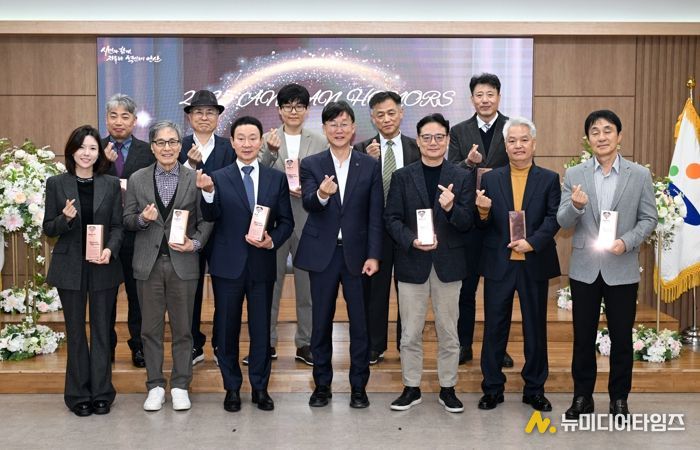 안산시, 기부 문화 활성화 유공자에게‘안산아너스’감사패 수여