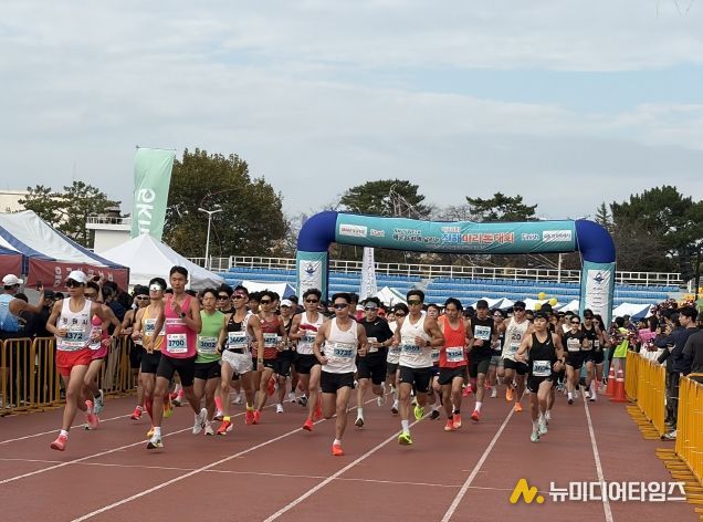 제18회 진해마라톤대회, 해군창설 80주년 기념 특별코스로 성황리 개최