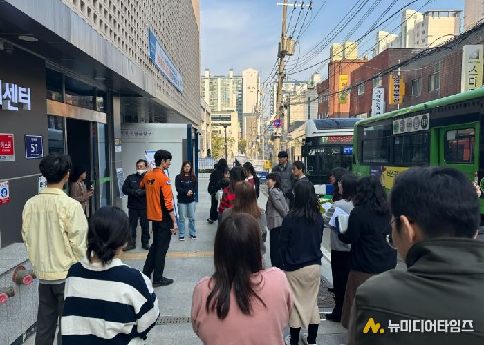 광명시 광명1동 생활문화복합센터는 지난 7일 광북119안전센터와 함께 화재 발생 시 신속한 대응 능력을 강화하기 위한 공공기관 합동 소방대피훈련을 실시했다.