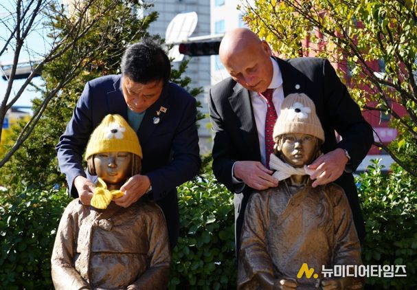 성북구·글렌데일시 우호 10년, 평화의 소녀상서 화합 다짐