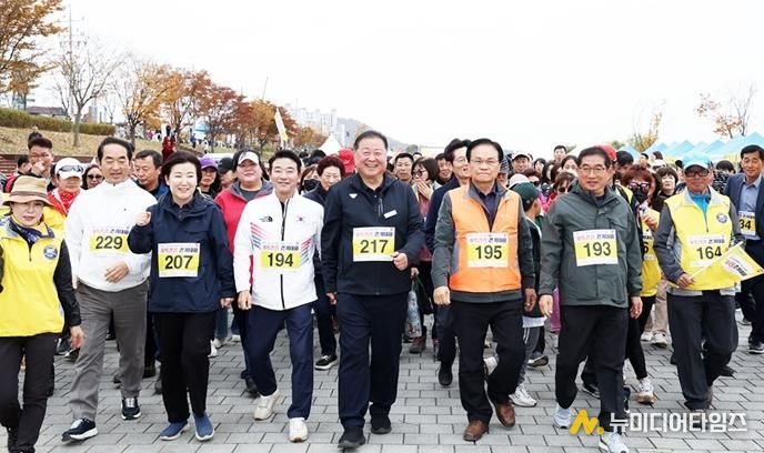 파주시, 평화경제특구 유치 염원 걷기대회 성황리 개최