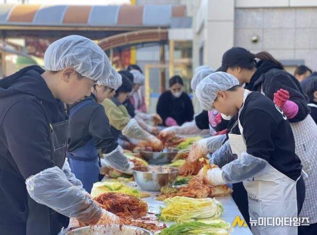 양주시 상수초 교육공동체가 함께한 '행복나눔 김장데이 행사' 열어