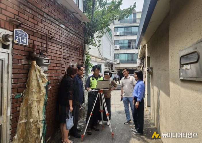 지적재조사측량 및 경계 합의를 위해 현장 설명