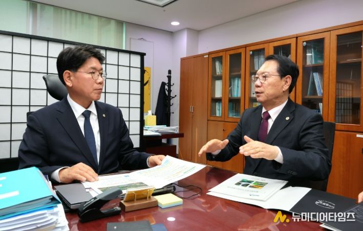 송인헌 괴산군수, 국회 방문