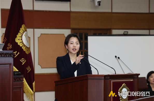 14일 고양시의회 본회의에서 발언하는 정민경 의원