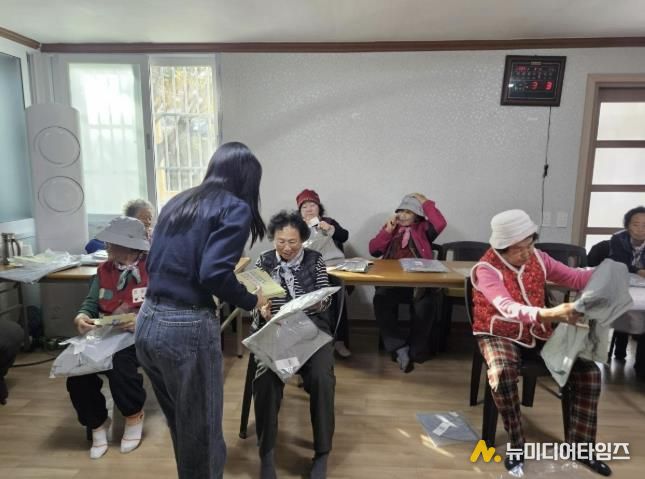 고령보행자 안전용품 착용사진