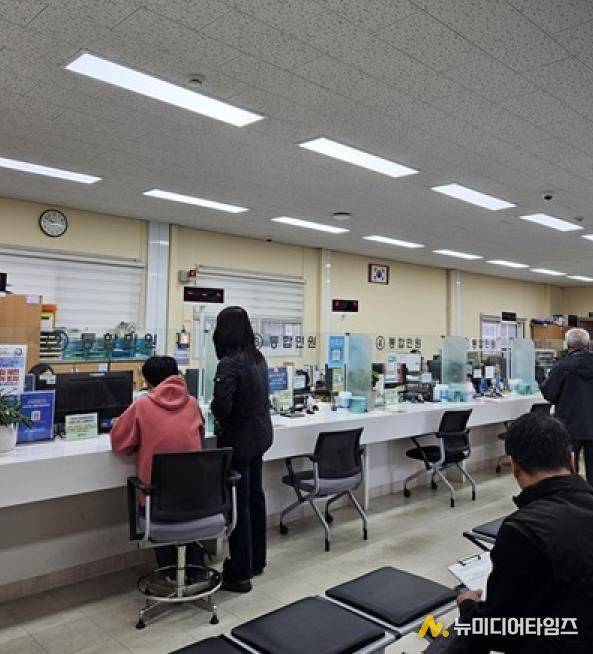 파주시 운정5동, 수험생 불안 잡았다… 수능 전날 임시신분증 야간 발급