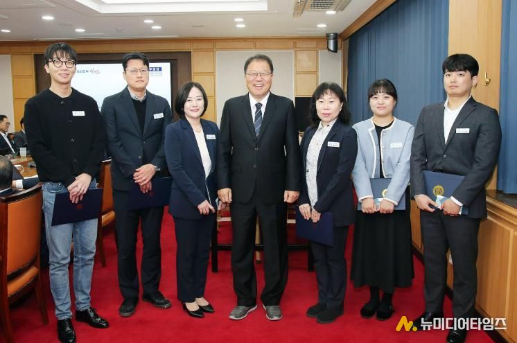 창원특례시, 10월‘이달의 우수공무원’ 표창 수여