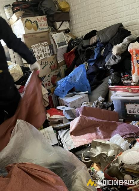 남양주시 호평동, 취약계층 주거환경 개선…집청소로 쓰레기로 가득한 집 깔끔히