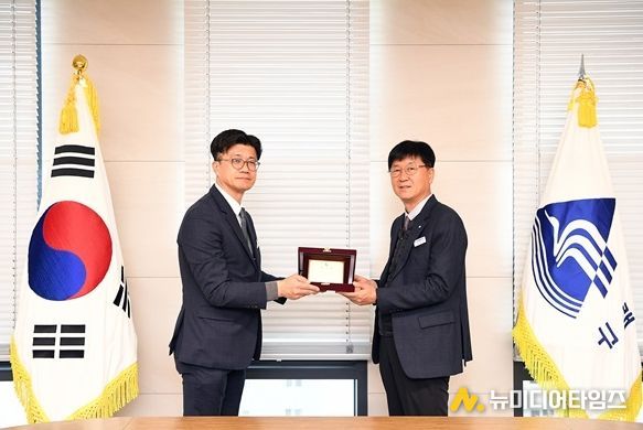 한전MCS(주) 동래지점 사회봉사단에 감사패 전달