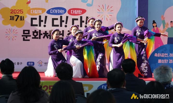 ‘다다다 문화체험 축제’에서 주민들이 다양한 체험 프로그램에 참여하고 있는 모습