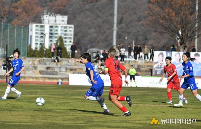 화천 KSPO가 지난 15일 화천에서 열린 2025 WK리그 챔피언 결정전 2차전에서 승리하며, 창단 11년 만에 처음으로 챔피언의 자리에 올랐다