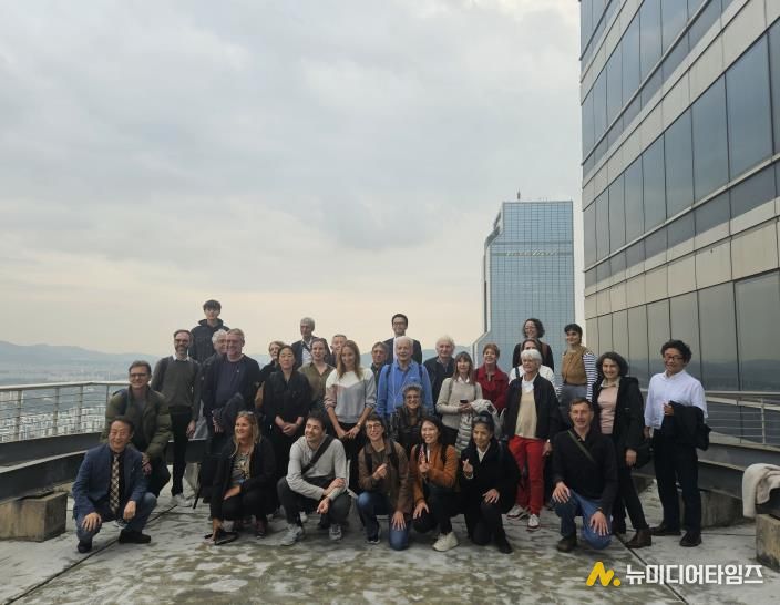 아셈타워 현장을 방문한 ACDC 방문단의 기념 촬영