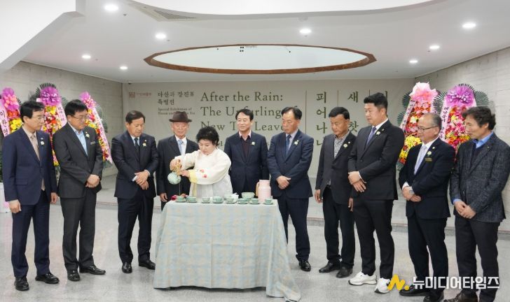 지난 13일 강진군 다산박물관에서 ‘다산과 강진茶 : 비 갠 뒤 새 찻잎 피어나니’특별전이 개막했다.