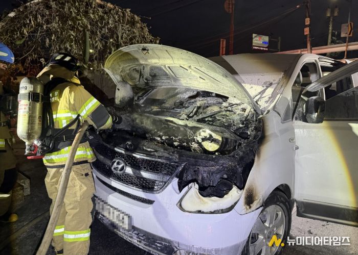 계양소방서, 차량 화재 진압...신고자가 소화기로 진화시도