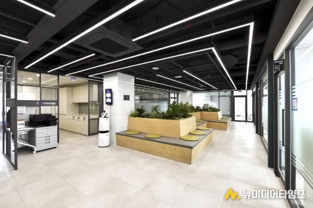 강동50플러스센터 공유사무실 내부 전경