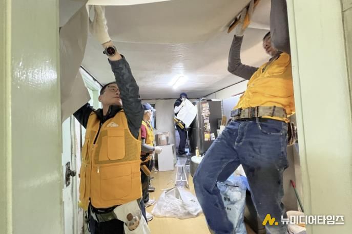 수정인테리어 기술전문학원, 수원시 장안구 조원1동 취약계층 위한 무료 도배 봉사