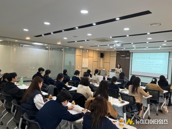 11월 13일과 11월 17일 2차례에 걸쳐 관내 신규 및 저경력 초등교사 26명을 대상으로 ‘2025 신규 및 저경력교사 생각자람학생평가 역량강화 연수