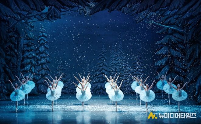 연말 공연 中 발레 <호두까기인형> 사진