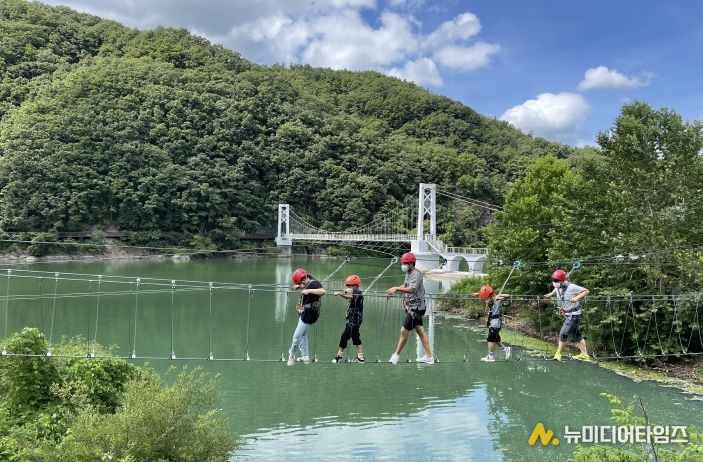 진천군청소년수련원 프로그램 운영 사진(세줄다리)