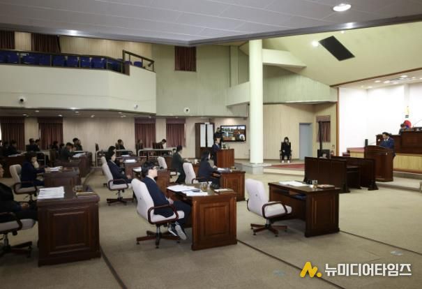 군포시의회는 11월 4일 개회한 제284회 임시회를 19일 폐회했다.