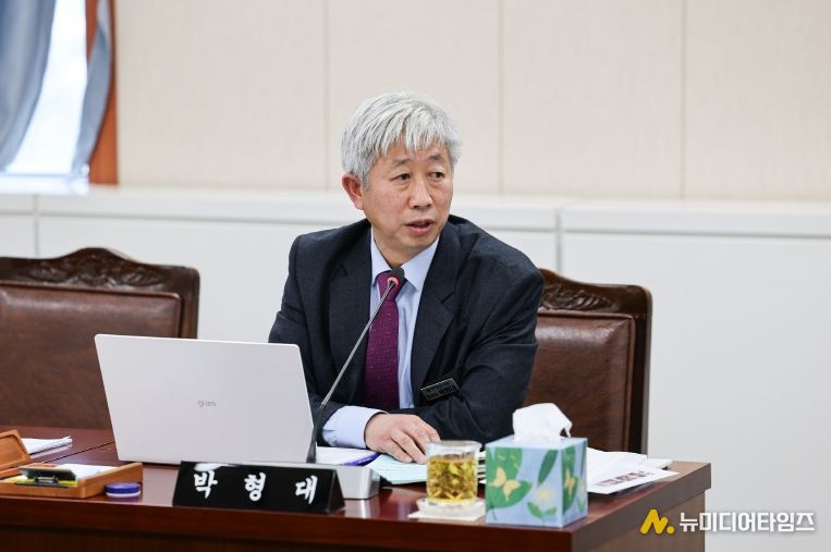 박형대 의원(진보당·장흥1)이 20일 전라남도 환경산림국 소관 2025년도 제3회 추가경정 예산안 심사에서 질의하고 있다.