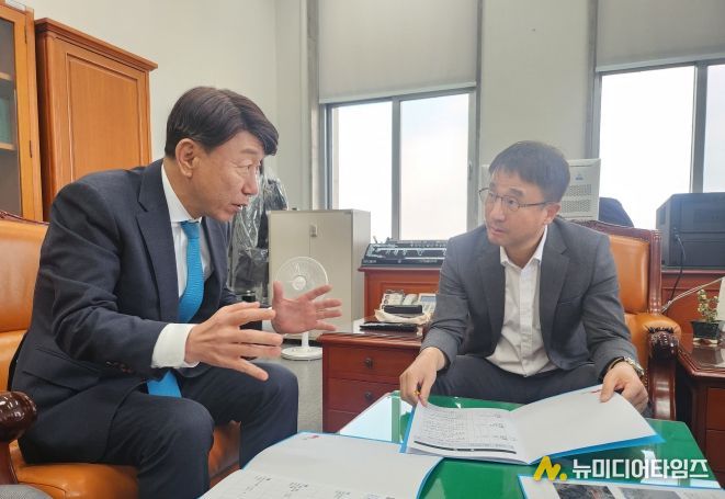 우범기 전주시장, 국가 예산 확보 위한 막바지 ‘총력전’ (왼쪽부터 우범기 전주시장, 한병도 예결위원장)