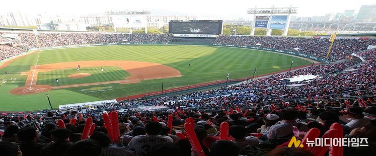 잠실야구장 홈경기 장면