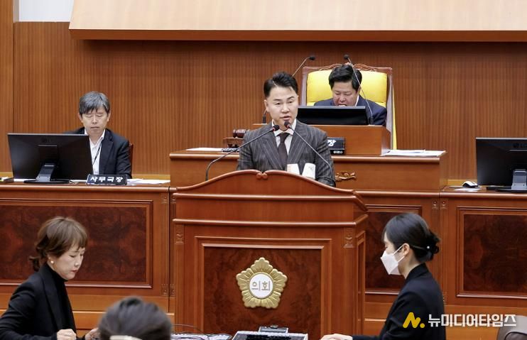 11월 17일 제348회 도봉구의회 정례회에서 시정연설 하는 오언석 도봉구청장