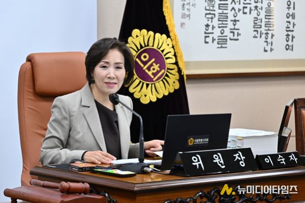 11월 17일 운영위원회 행정사무감사 중인 이숙자 위원장