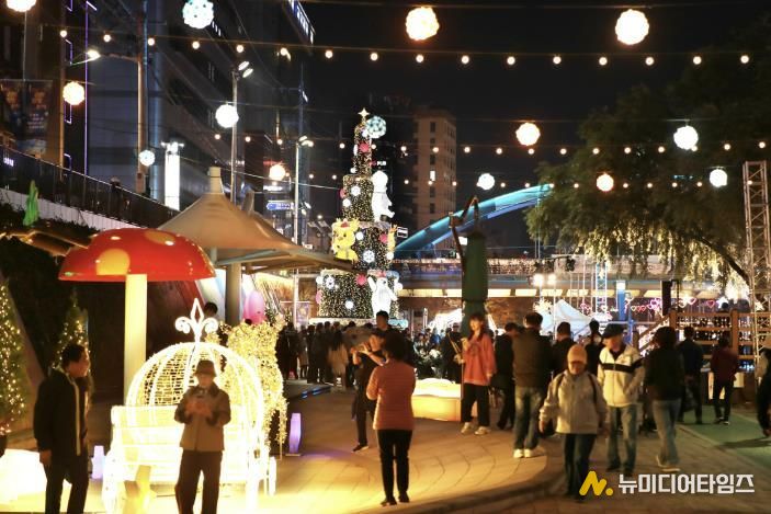 지난해 2024 관악별빛산책이 개최된 별빛내린천 전경