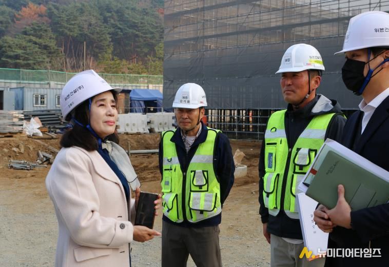 당진교육지원청, 당진시 수청동 ‘꿀벌도서관·당진교육종합센터’ 신축 공사 순항, 정은영 교육장 현장 점검 및 격려