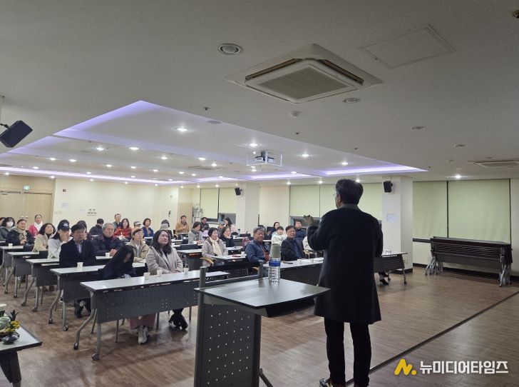 금산인삼고을도서관 강창래 작가 초청 북토크