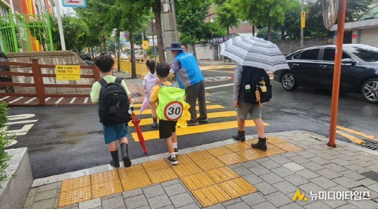 창원특례시, 2026년 노인일자리 사업 참여자 모집(노인장애인과)_노인일자리 노인공익활동 스쿨존지킴이