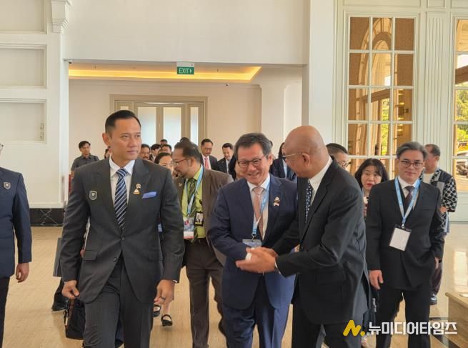 인도네시아 국제 교통 정상회의 (3)인도네시아 장관-시장님-인도네시아 ITS대표