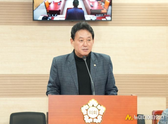 조례를 발의하고 있는 이춘호 의원