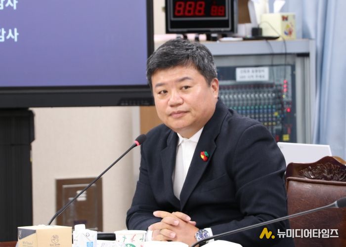 정영균 의원 예산결산특별위원회에서 질의 모습