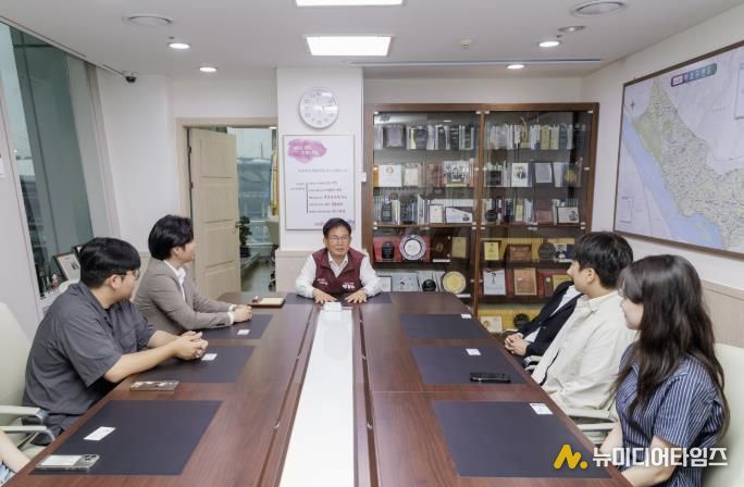 청년들과 소통하는 박강수 마포구청장