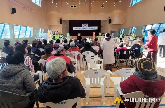 섬 주민 곁으로 찾아가는 따듯한 진료 한길안과, 자월도 찾아 무료진료 실시