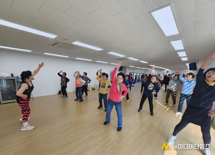 지역 어르신을 위한 맞춤형 평생교육 ‘은빛사랑영월학교’ 종강