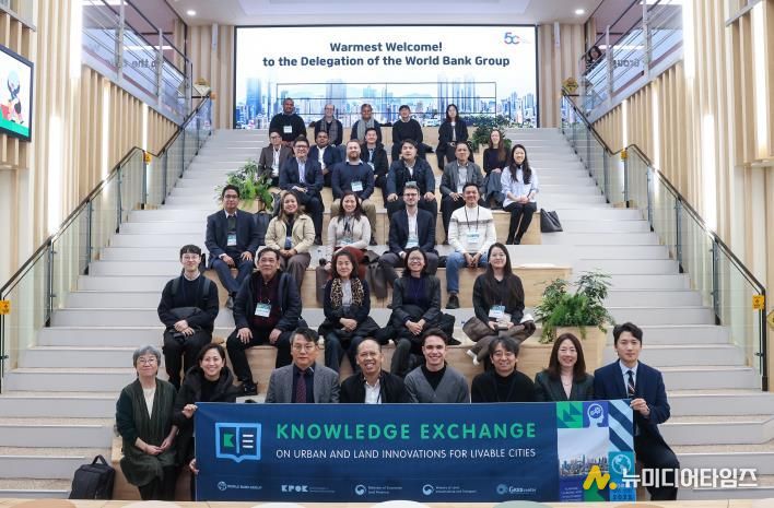 구청에서 단체 기념사진