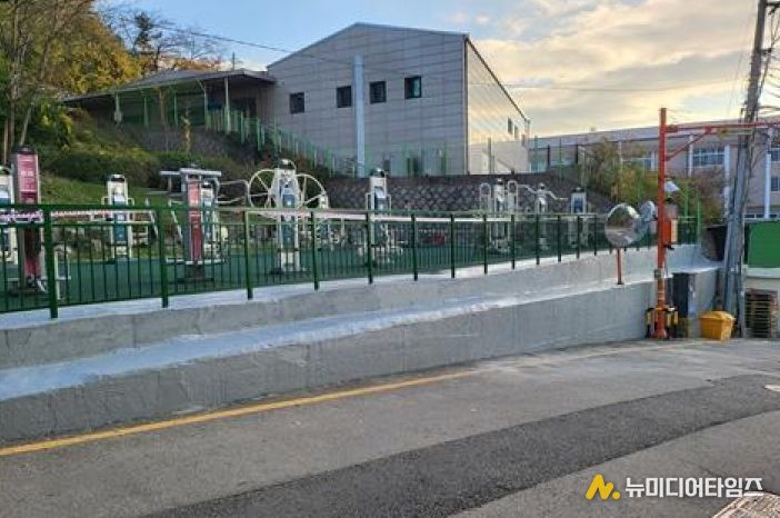 인천 동구, 송림2녹지 옹벽 외관 정비 마무리