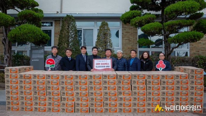 법무부 청소년범죄예방위원 중구옹진지구협의회, 연말 맞아 중구에 라면 기탁