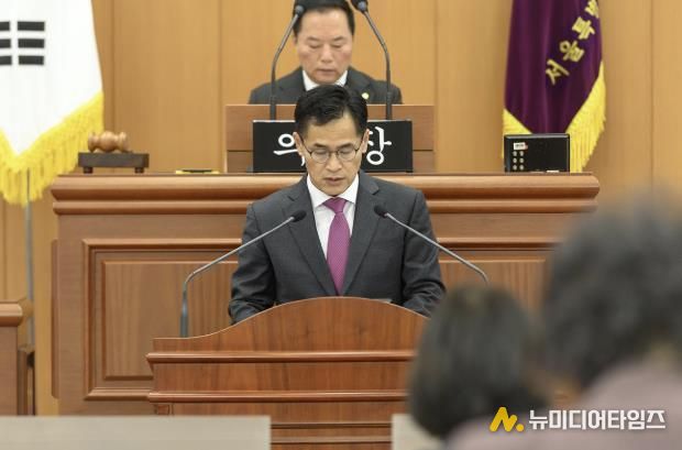 제316회 양천구의회 제2차 정례회 제1차 본회의에서 시정연설 중인 이기재 양천구청장